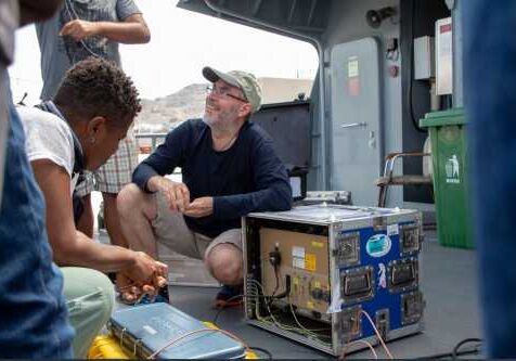 Prof. Dr. Jens Greinert during the practical part of the MultiBeam EchoSounder (MBES) course onbaord the Coast Guard’s patrol vessel Guardião.